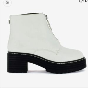 NWT Seven7 White Ankle Boots with Black Sole